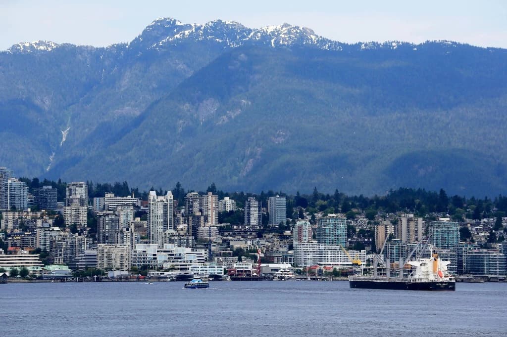 Pressure Washing in North Vancouver: A Homeowner's Practical Guide